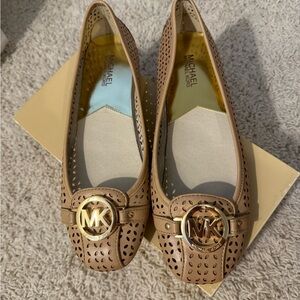 Michael Kors Fulton Moc in Nude Leather. Size 9:5
